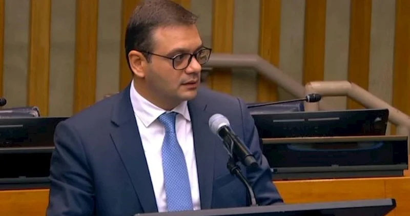 Erməni nazir müavini İran təyyarələri ilə bağlı suala cavab vermədi