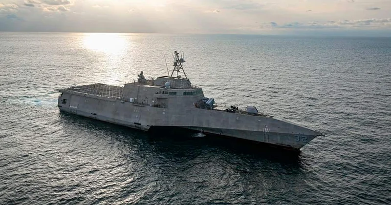 Новейшему кораблю ВМС США Санта Барбара грозит серьезная неисправность двигателей