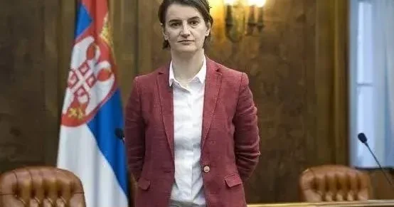 Vuçiç hakimiyyəti LGBT üzvünə VERDİ