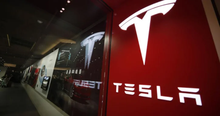 Tesla nın Roadster 2 nin təqdimatı daha iki dəfə təxirə salınıb