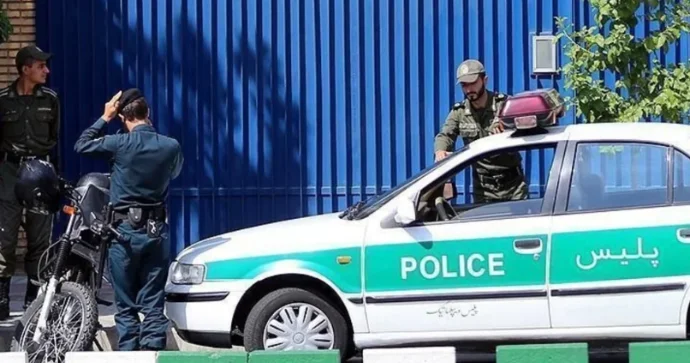 İranda silahlı şəxslərlə polis arasında atışma baş verib