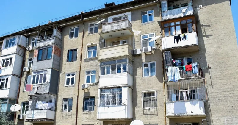 Köhnə binalarda balkon paradoksu Küçəyə və həyətə baxanları kim TƏMİR ETMƏLİDİR?