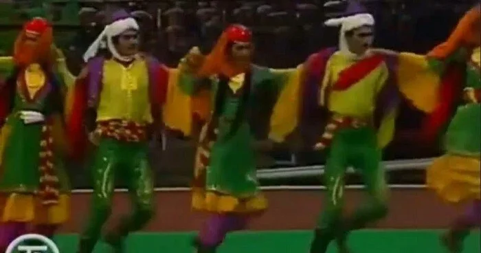 Ermənilərin LGBT formalı milli geyimi Tarixi görüntülər