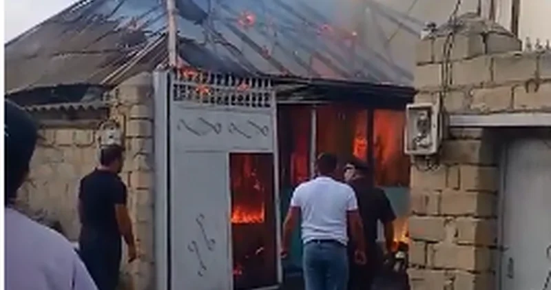 Yevlaxda üçotaqlı ev yandı KONKRET