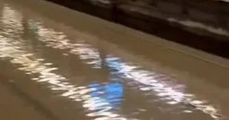 Barselona metrosu su altında qalıb