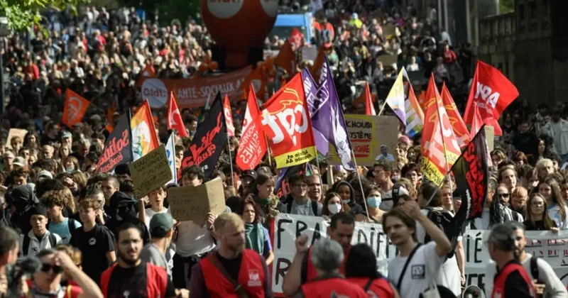 Более 300 тысяч человек вышли на протесты по всей Франции
