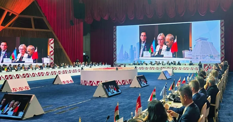 Azərbaycan AİİB in 11 ci İllik Toplantısı çərçivəsində müdirlərin dəyirmi masasında iştirak edib