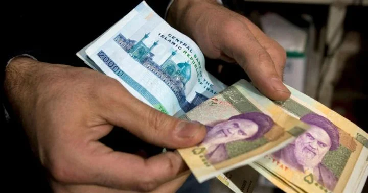 İranda dollar tarixi rekordu yenilədi 1 dollar 245 min tümənə qalxıb