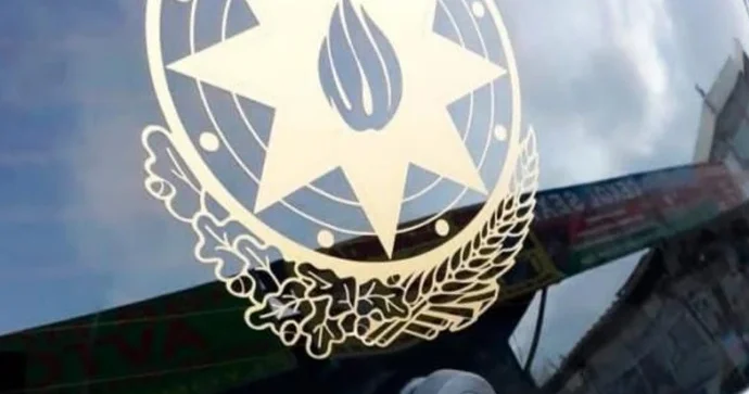 Ön şüşəyə gerb yapışdıran sürücülərə mühüm XƏBƏRDARLIQ