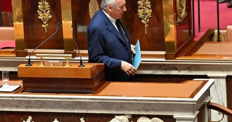 Fransanın keçmiş Baş nazirinə şərti həbs cəzasının verilməsi istənilib