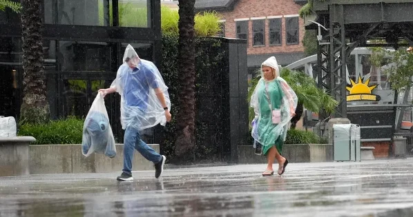 “Melissa” qasırğası səbəbindən 735 mindən çox insan təxliyə edilib