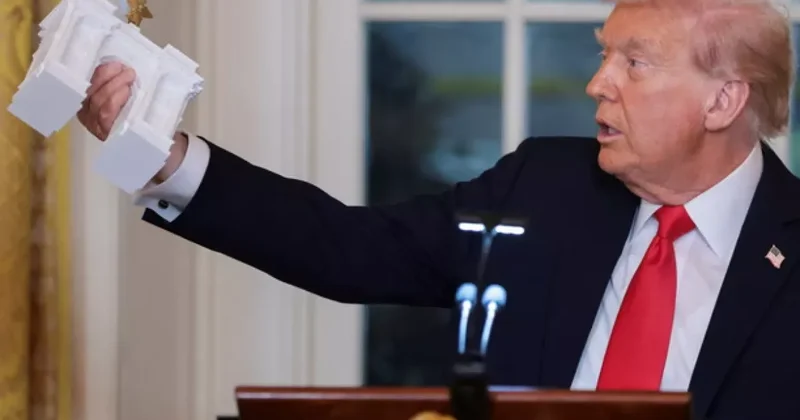 Guardian: Президент США уволил всех ответственных за строительство арки Трампа в Белом доме