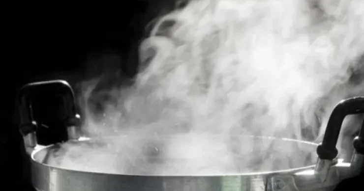 Şəmkirdə DƏHŞƏT: azyaşlı qız qaynar suda yandı