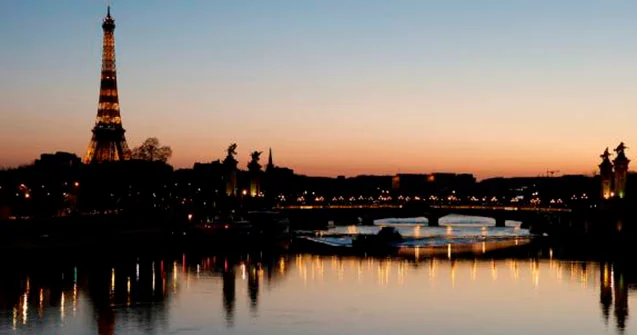 Gecəni Eyfeldə keçirdi Polis onu axtarır