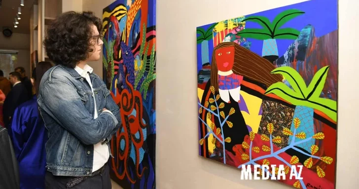 Когда огонь целует воду: в Баку представили новую серию работ Рамины Саадатхан