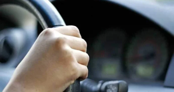 Atasının maşını ilə yola çıxan şagird qazla tormozu səhv saldı; qəzada 3 nəfər yaralandı FOTOLAR