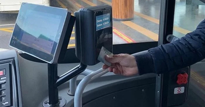 Nəqliyyatdan pulsuz istifadə bütün tələbələrə şamil olunacaq? Deputatdan AÇIQLAMA