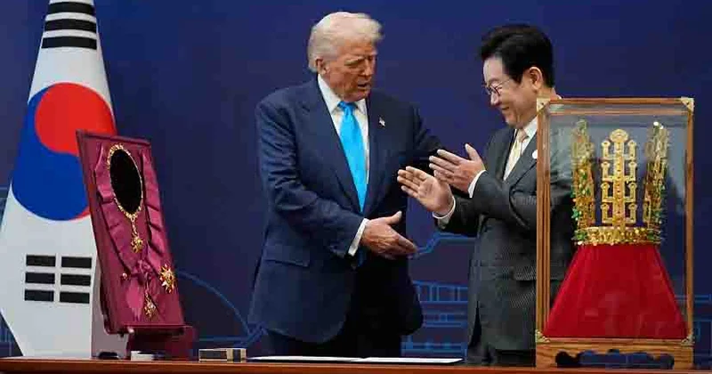 Cənubi Koreya Prezidenti Trampa qızıl tac hədiyyə etdi