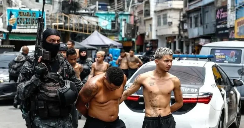 В полицейской операции против преступной группировки в Рио де Жанейро погибли по меньшей мере 132 человека