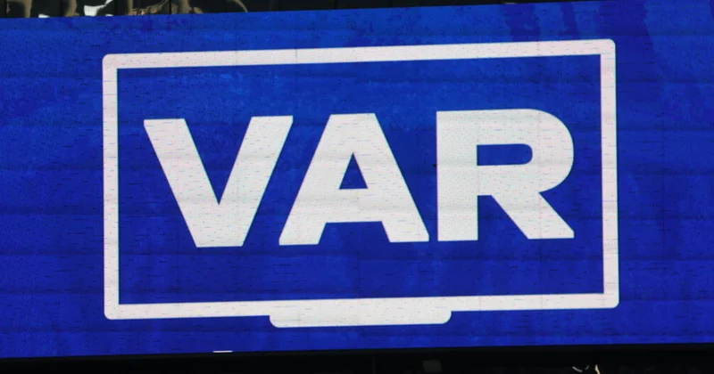 IFAB səhvən göstərilmiş sarı kartlar halında VAR müdaxiləsinə icazə verməyi təklif edir
