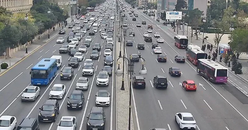 Bakının 15 küçəsində tıxac var SİYAHI