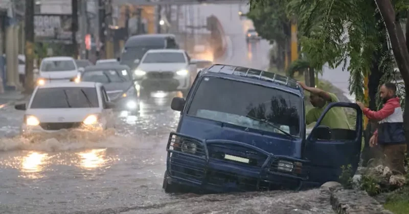 Аэропорт Гуантанамо закрыли из за урагана Мелисса