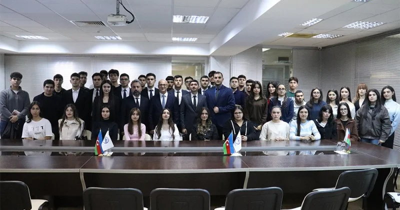 Diasporla İş üzrə Dövlət Komitəsinin şöbə müdiri Azərbaycan Universitetinin tələbələri ilə görüşüb
