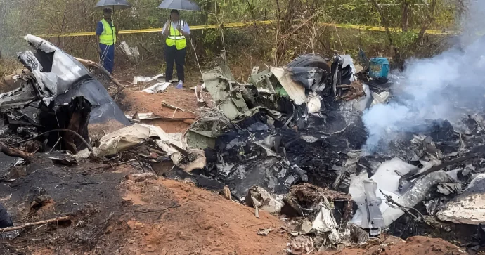 Bu ölkədə turistləri daşıyan təyyarə qəzaya uğradı, 11 nəfər öldü
