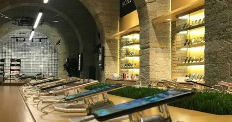 Bakıda məşhur mağazadan 21 minlik iPhone oğurlandı