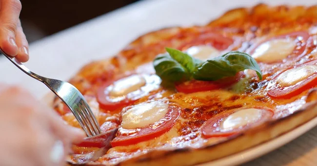 Fastfud nəsli ... Sürətli və asan qidalanma vərdişi, qeyri sağlam qidalar insan ömrünü necə qısaldır?