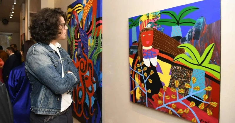 Od suyu öpəndə: Bakıda Ramina Səadətxanın yeni rəsmlər silsiləsi təqdim olundu