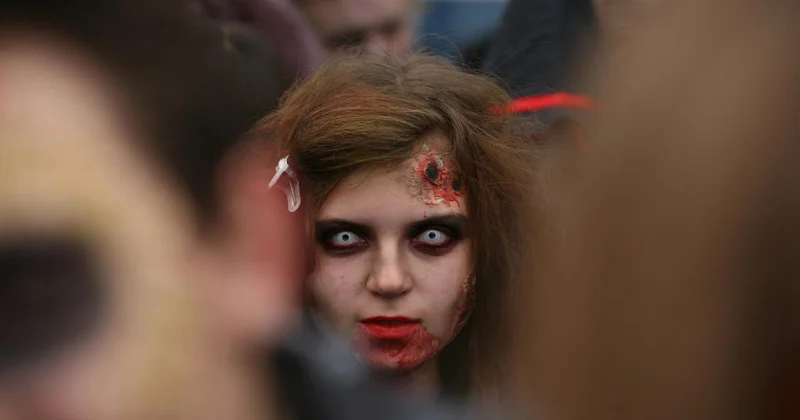 Визажист раскрыла секреты эффектного макияжа на Хэллоуин без спецгрима