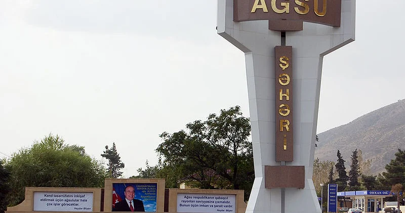 AĞSU SAKİNİ RAYON XƏSTƏXANASININ RƏHBƏRLİYİNDƏN ŞİKAYƏTÇİDİR “Dedi ki, baş həkim Gülnar xanım tapşırıb, damar iynəsi və ya sistem köçürmək olmaz”