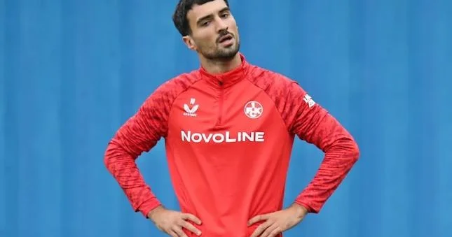 Mahir komandasına vurulan qolu bəyəndi , etiraza səbəb oldu