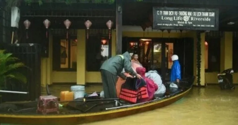 Vyetnamda daşqınlar zamanı azı 9 nəfər ölüb, 5 nəfər itkin düşüb