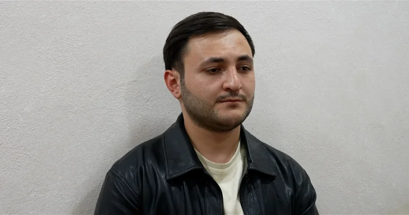 В центре Баку пьяный водитель совершил наезд на светофор ВИДЕО