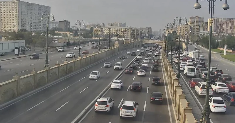 Bakının ən böyük prospektlərindən birində nasaz avtomobil sıxlığa səbəb oldu