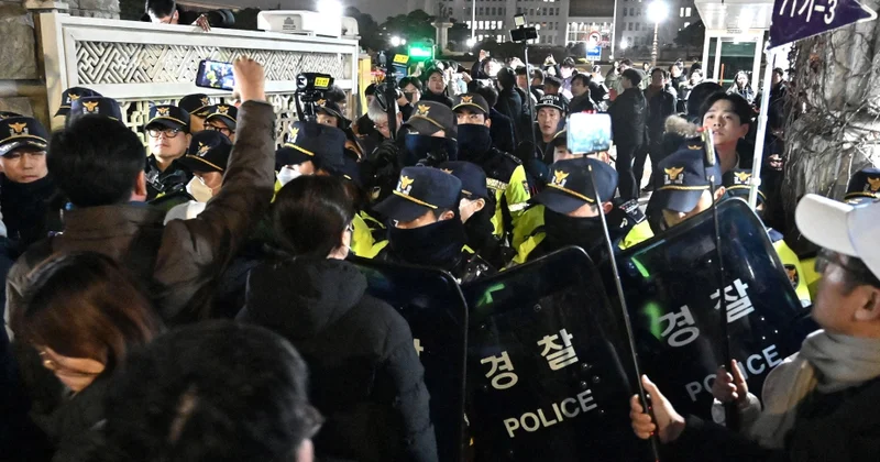 Etirazçılar ABŞ və Cənubi Koreya liderlərinin görüşünü pozmağa cəhd ediblər