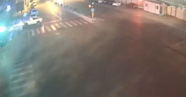 Bakıda sərxoş sürücü Changan la işıqforu vurub qırdı HADİSƏ ANI