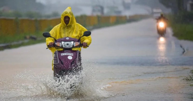 Monta siklonu Hindistan sahillərinə çatıb: 100 minə yaxın insan təxliyə edilib