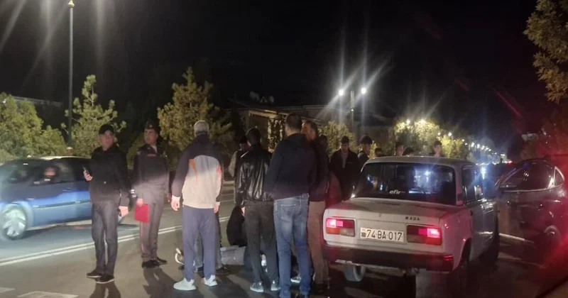 Avtomobil məktəblini vurdu FOTO