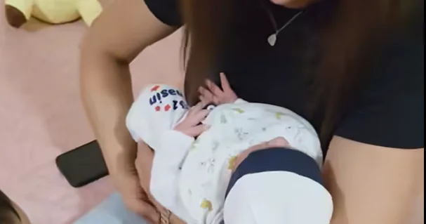 Azərbaycanda 16 yaşında ana olan yeniyetmə körpəsindən İMTİNA ETDİ VİDEO