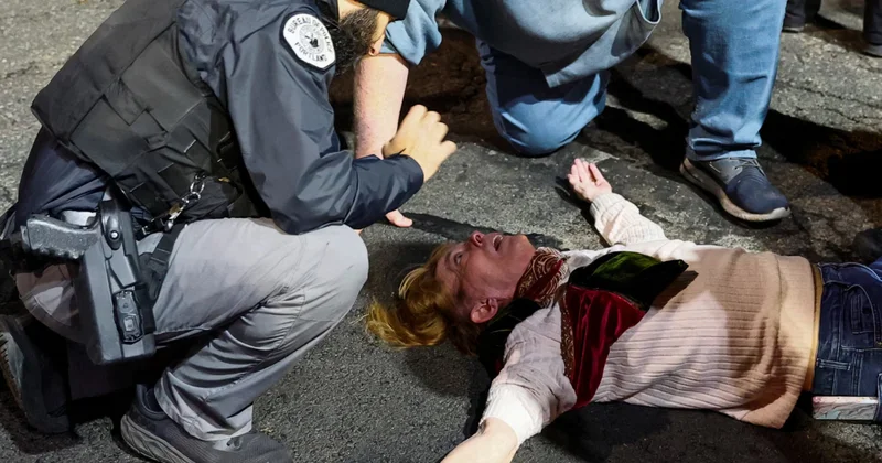 Трамп танцует на борту, а полиция разгоняет протестующих объектив