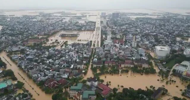Вьетнамский город сильно затопило ВИДЕО
