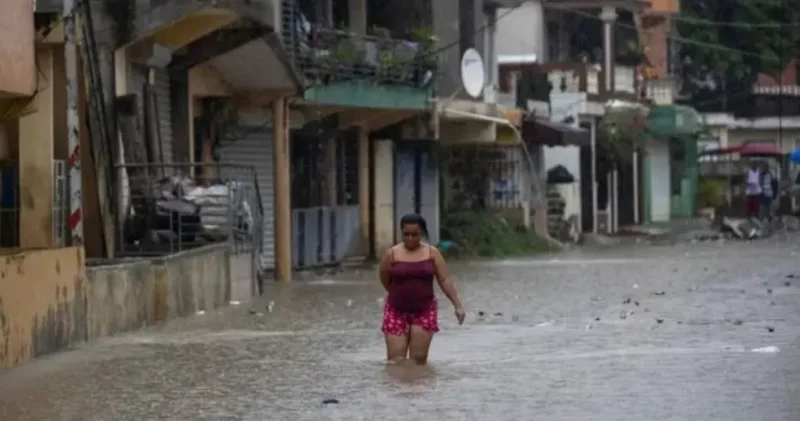 Əsrin fırtınası : Milyondan çox insan işıqsız qaldı Video