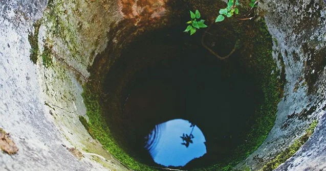 Bir yaşlı qız su quyusuna düşüb öldü