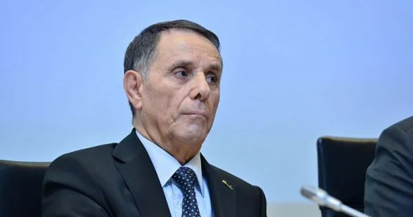 Keçmiş baş nazir: Təqaüddə olan adamam...