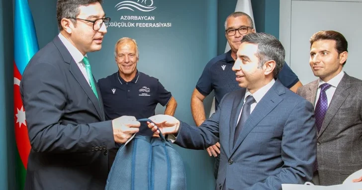 Фарид Гаибов встретился с руководством Федерации плавания Азербайджана