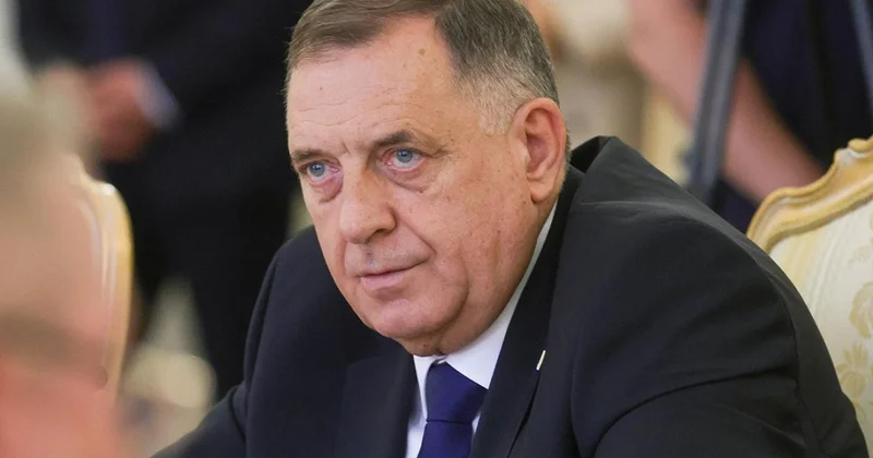 Tramp Dodik və ailəsinə güzəşt etdi