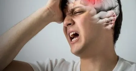 İnsulta səbəb olan risk amillərinə nələr daxildir?